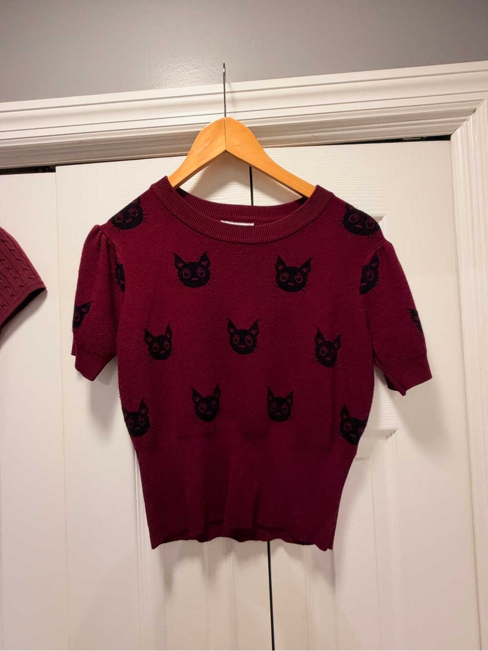 Unique Vintage size small short sleeve burgundy sweater with vintage black cats